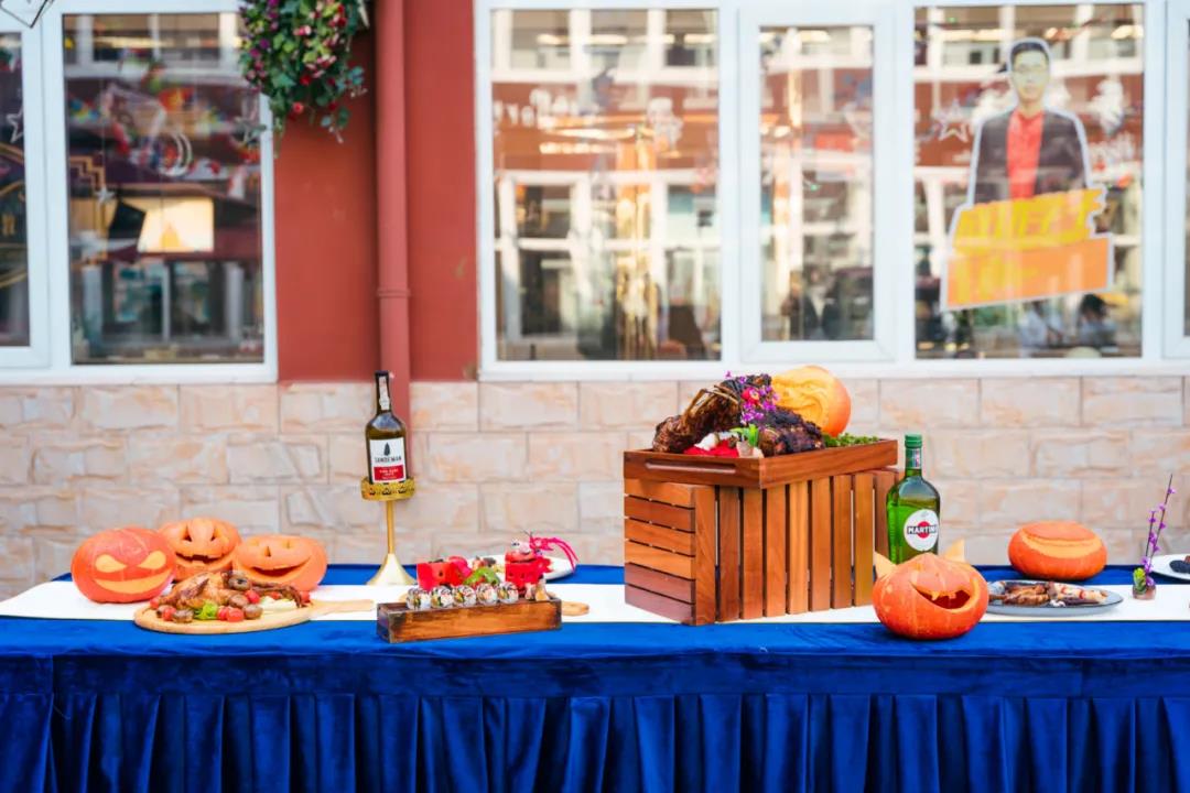 萬圣節(jié)主題展臺已到位！果然，就沒有他們拿捏不了的~