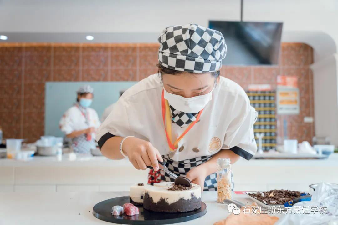 西點技藝，職場“甜”點—— 探索西點師的多彩職業(yè)生涯