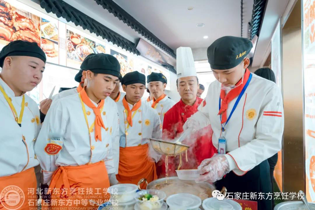 返鄉(xiāng)青年學廚師，就來家門口的河北新東方！