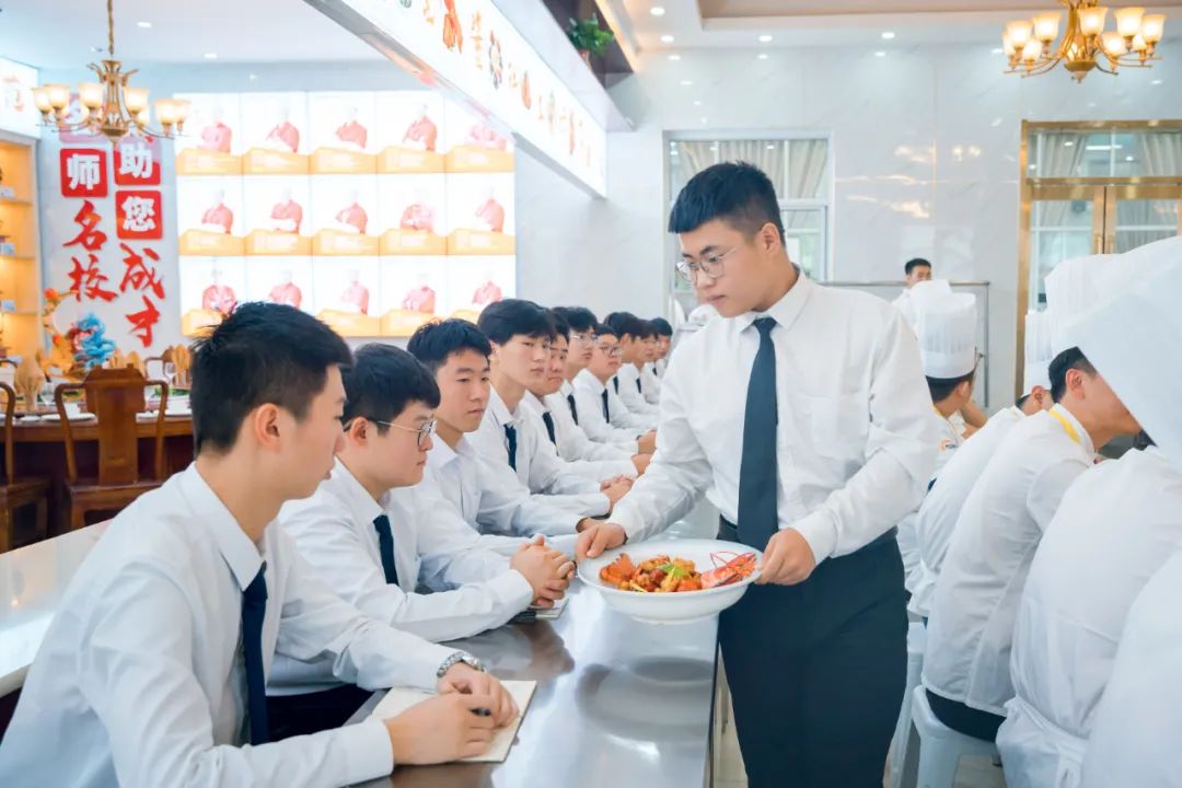 【進(jìn)校園】傾情傳授，用心烹飪，感受米其林帶來的魅力課堂！