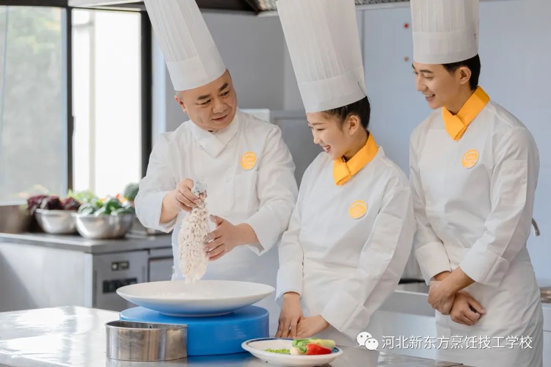 校企預(yù)定會暨產(chǎn)教融合簽約儀式 1 天，關(guān)于校企共建你還有不了解的嗎？