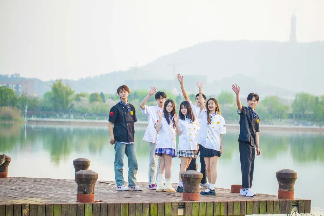 秋冬餐飲創(chuàng)業(yè)選什么好？來河北新東方學(xué)火鍋！