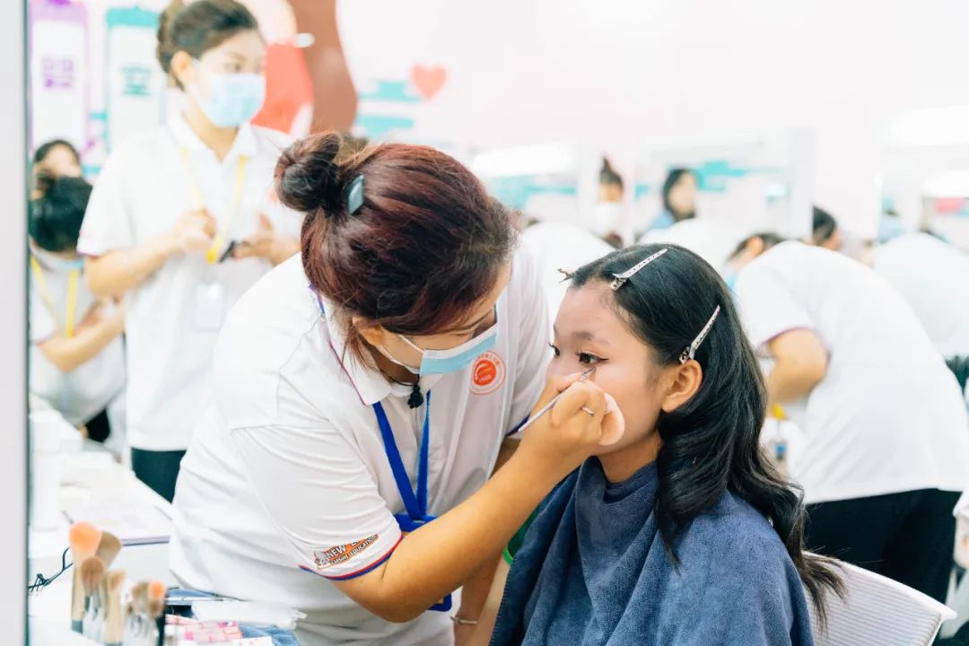 學美容化妝形象設計，來河北新東方烹飪技工學校，解鎖專業(yè)未來！