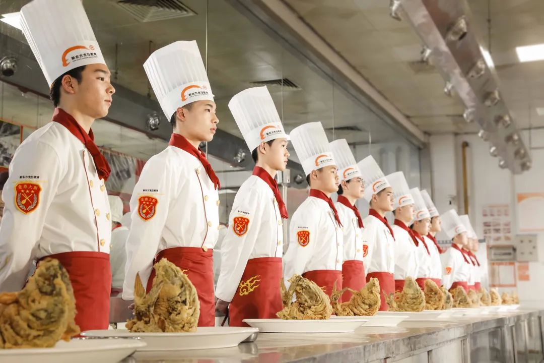 石家莊新東方中餐學(xué)子：畢業(yè)入崗，這些要素鑄就職場新篇
