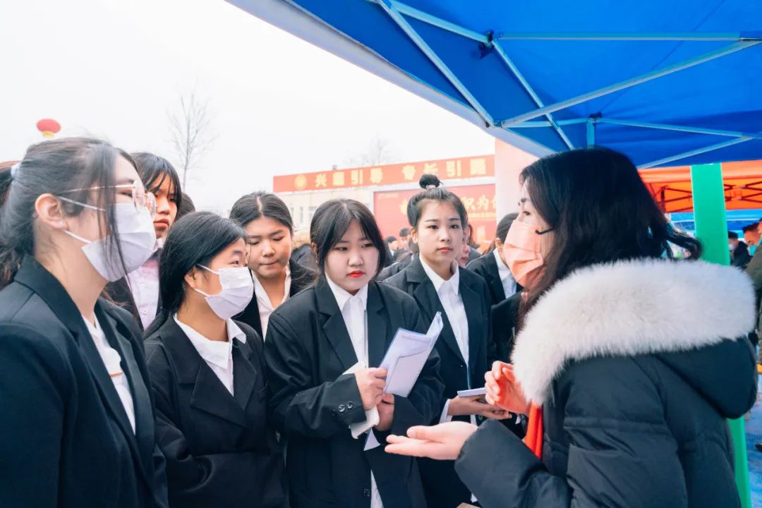 重頭戲！河北新東方2024春季大型校園招聘會(huì)來(lái)咯！多家企業(yè)等你pick！