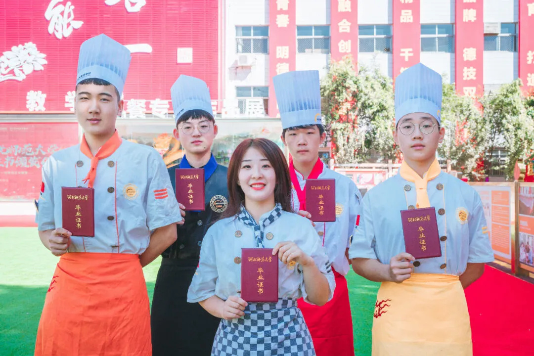 好利來(lái)企業(yè)面試秘籍：細(xì)節(jié)塑造專(zhuān)業(yè)形象，自信開(kāi)啟職業(yè)之門(mén)