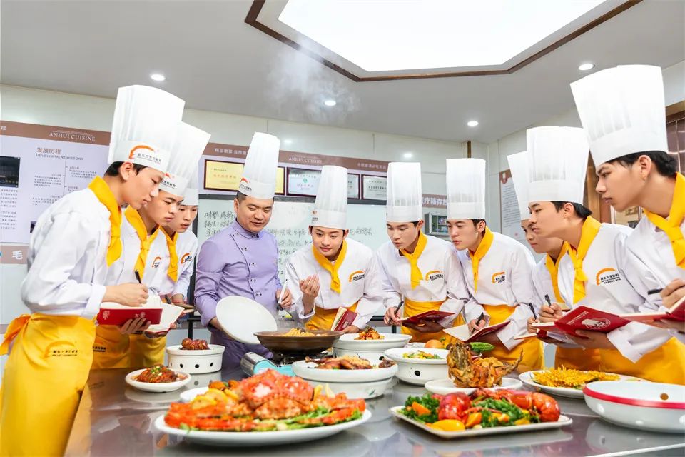 免費短視頻教程那么多，為什么偏偏要花錢學(xué)？