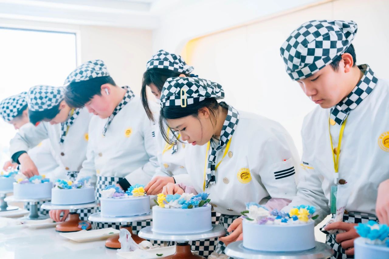 考不上高中？學西點照樣開啟光明職業(yè)路