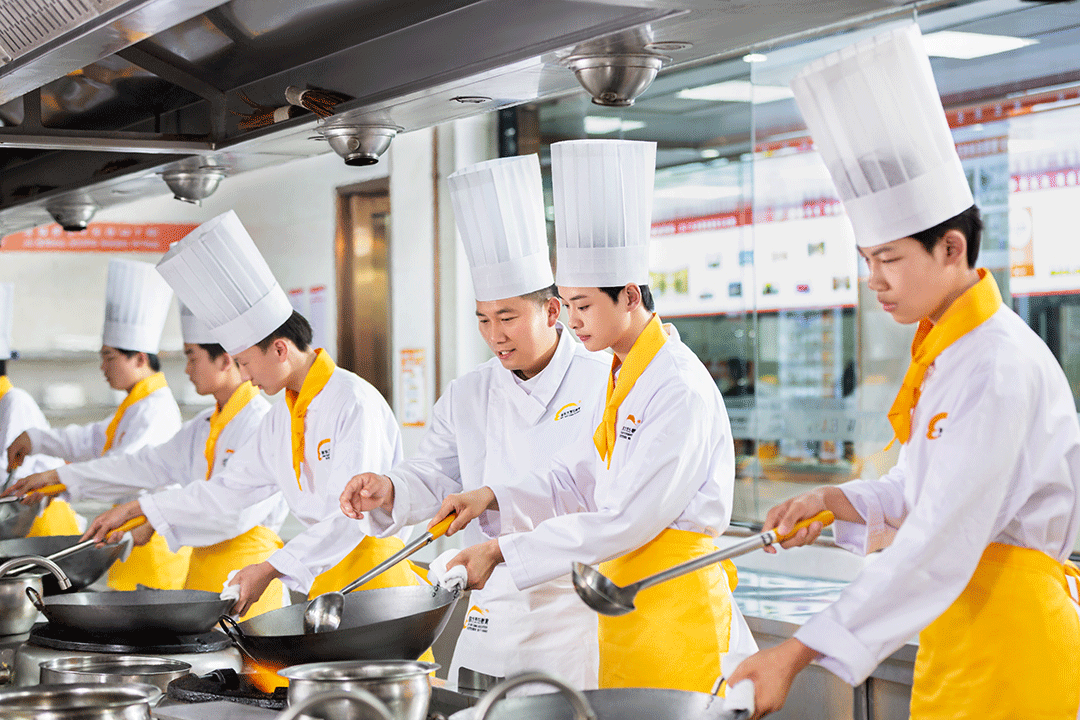 當(dāng)單招成績(jī)不如預(yù)期，聰明的同學(xué)已選擇了Plan B，河北新東方助你彎道超車(chē)贏(yíng)未來(lái)！