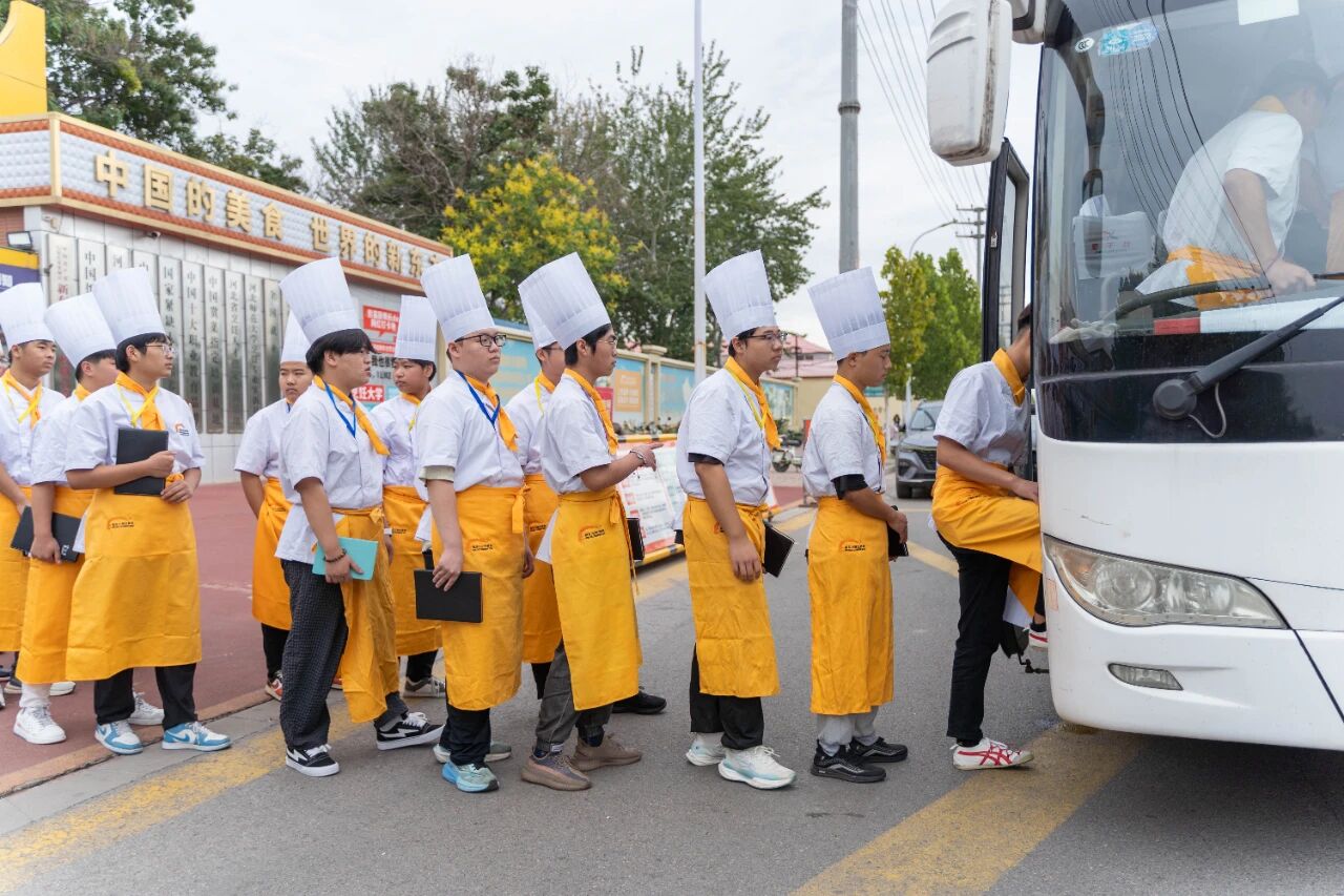 企業(yè)參觀，賦能成長丨河北新東方學(xué)子走進(jìn)西美五洲酒店參觀學(xué)習(xí)！