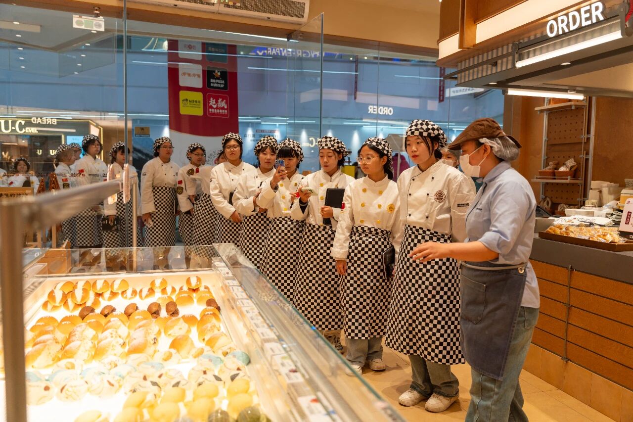 走出課堂 走進企業(yè)｜河北新東方學子赴就業(yè)合作企業(yè)開展參觀研學活動