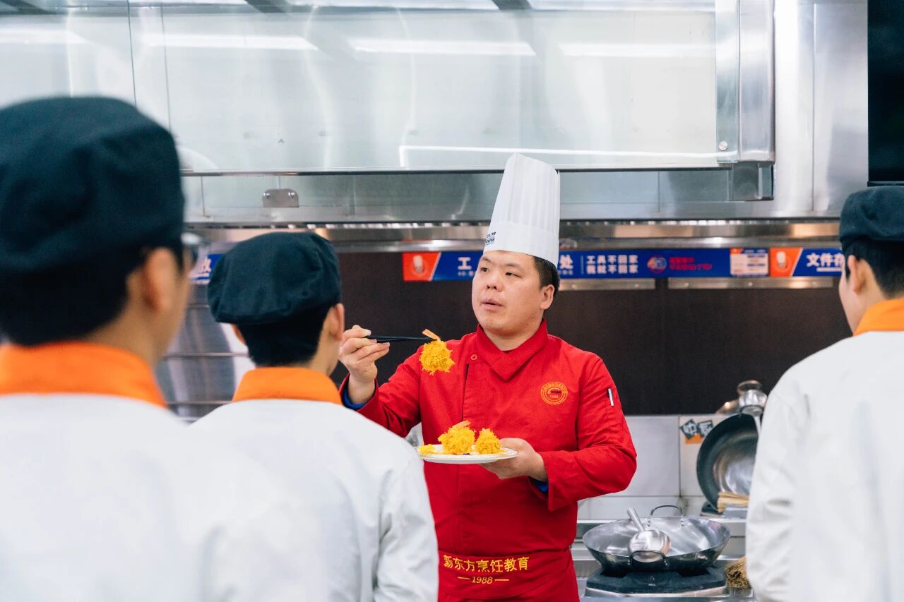 中年失業(yè)？轉行不怕晚！河北新東方美食小吃創(chuàng)業(yè)班為你點亮新出路！！