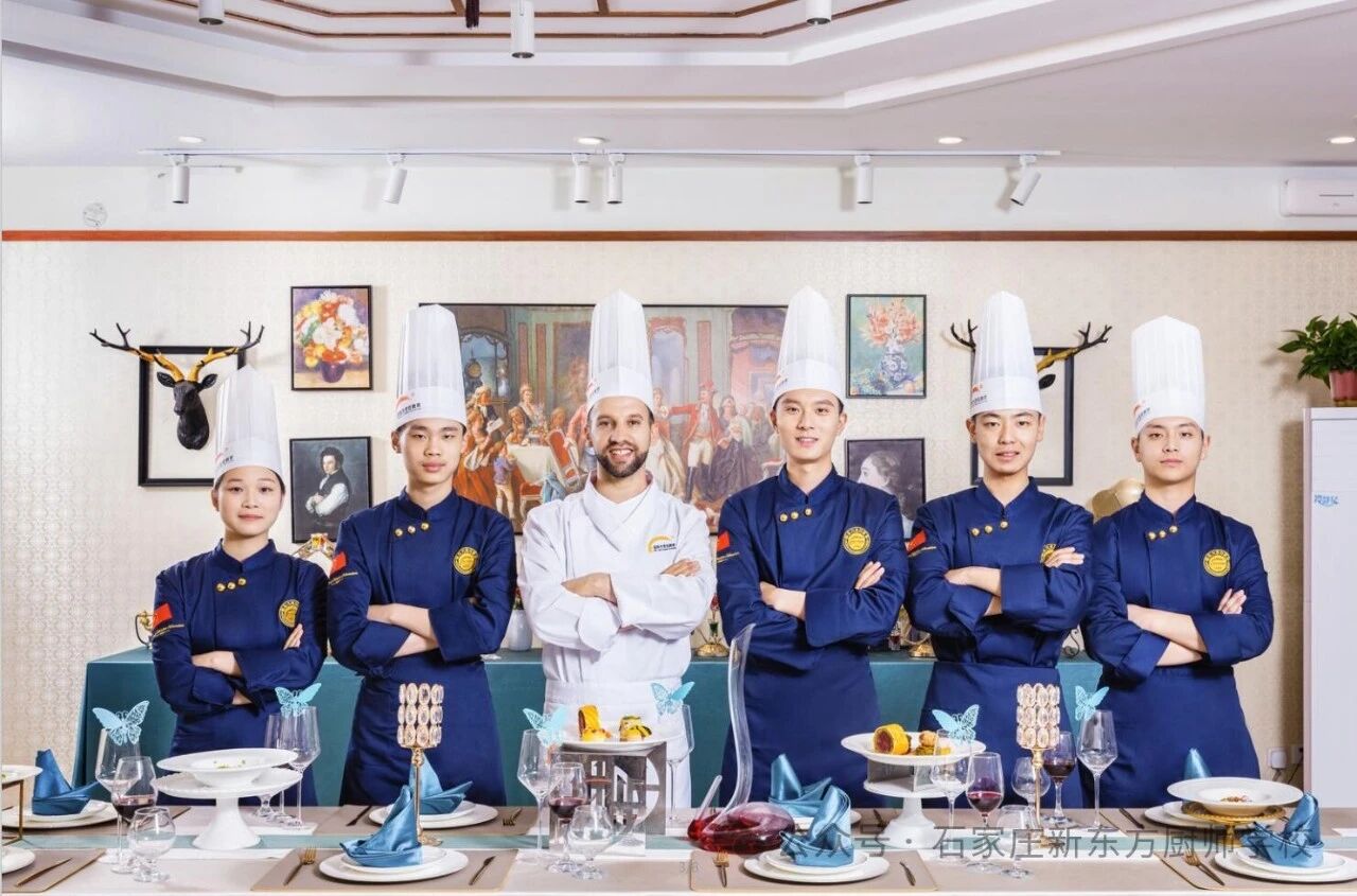 正青春，當(dāng)燃不一樣！15-20歲，來石家莊新東方，用烹飪技術(shù)點(diǎn)亮你的高光時(shí)刻